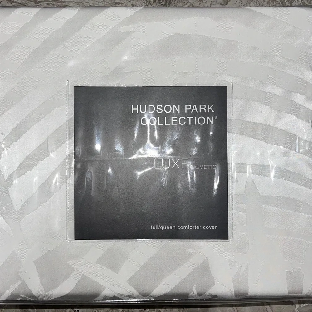 Hudson Park Palmetto Silk Blend Queen Duvet Cover + 2-Pillow Shams in White NWT